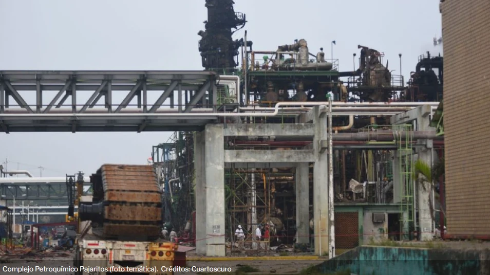 Evacuación de Trabajadores en el Complejo Pajaritos de Pemex en Veracruz por Incendio