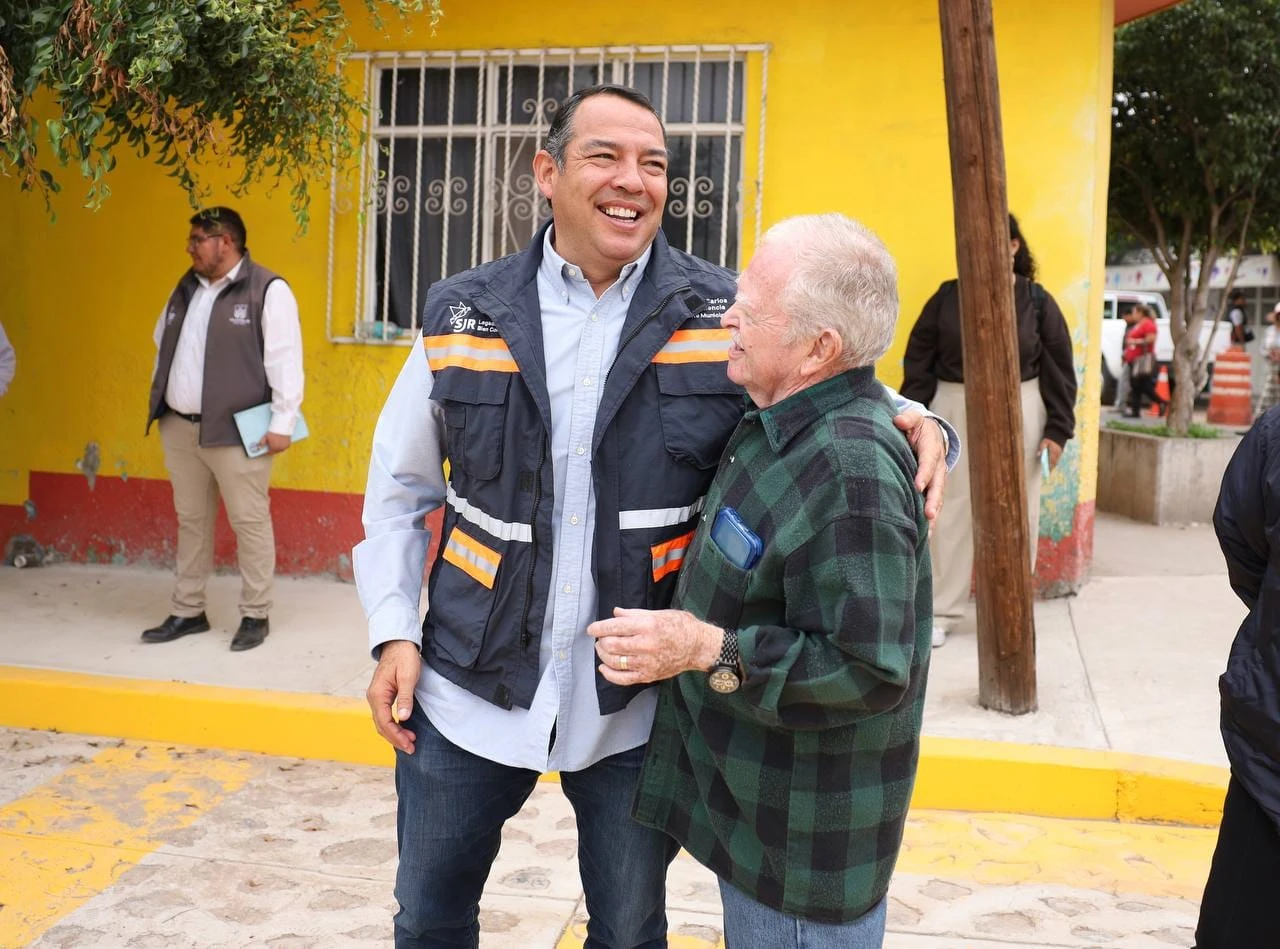 Roberto Cabrera supervisa rehabilitación de la calle Rafael Ayala en San Juan del Río