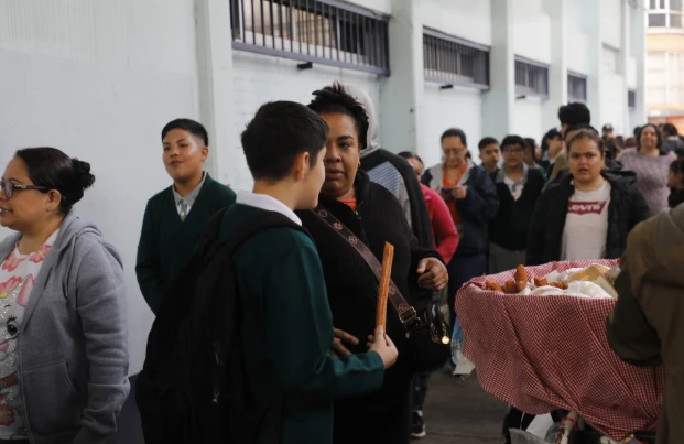 Padres cierran primaria en Ciudad del Sol por denuncias de acoso y discriminación