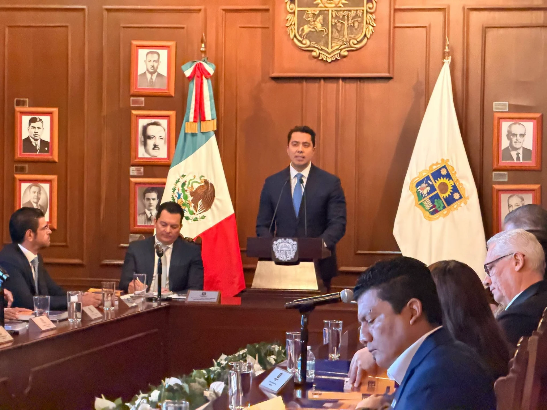 Felipe Fernando Macías Presenta Su Segundo Informe de Gobierno en Querétaro