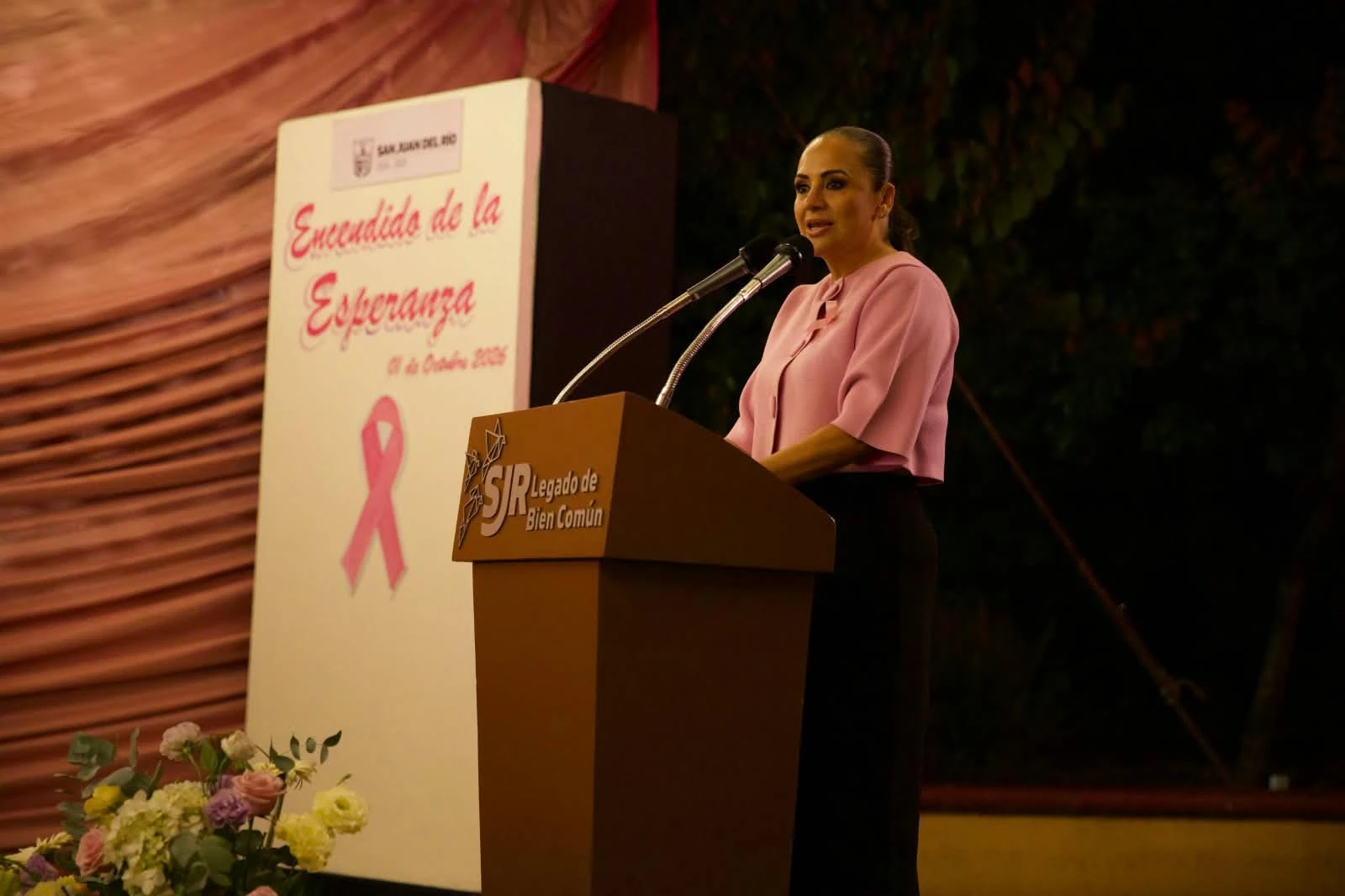 Puente de la Historia se Ilumina de Rosa para Concientizar sobre el Cáncer de Mama