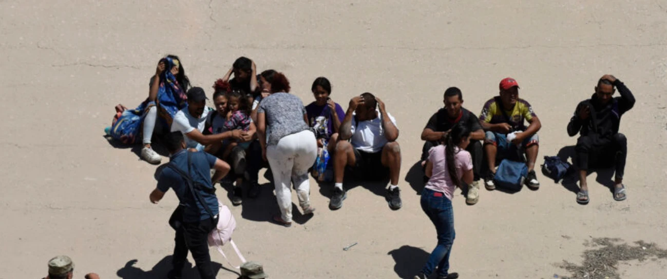 Un juez federal bloquea medidas de Trump sobre multas a migrantes