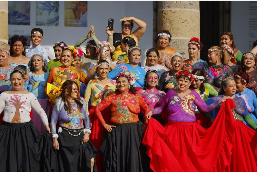 Supervivientes de Cáncer de Mama Deslumbran en Pasarela de Body Paint en Guadalajara