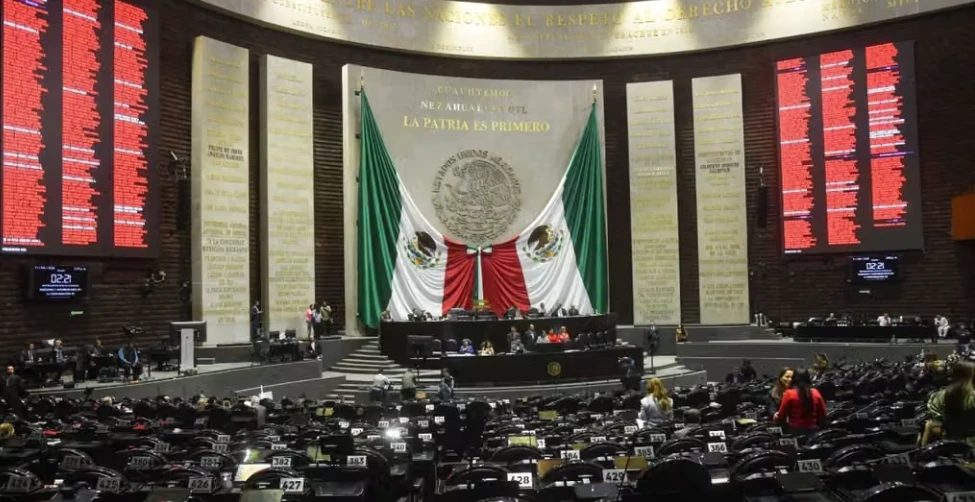 Comité de Ética de San Lázaro Deja Pendiente Sanción a Diputado del PRI por Incidente con Agua Sucia