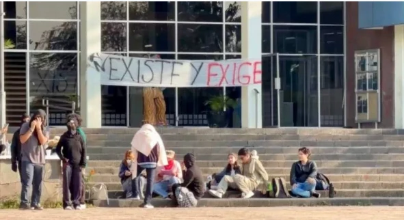 Tercer día de paro estudiantil en la UAQ: Un llamado a la atención de las autoridades
