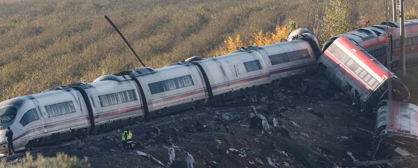 Actualización sobre el choque de trenes en España: Siete mexicanos dados de alta y uno sin localizar