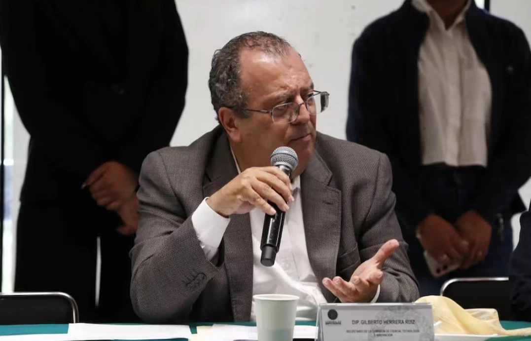 Gilberto Herrera defiende la autonomía estudiantil en medio de tensiones políticas