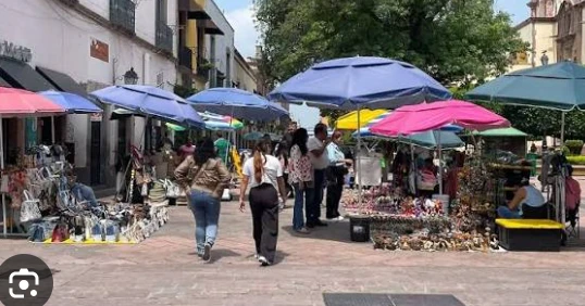 Artesanos y Autoridades Municipales Dialogan por Espacios de Venta en el Jardín Zenea