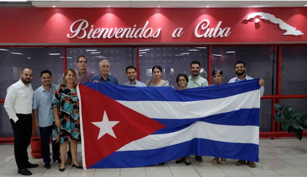 Regreso a Cuba del Diplomático Expulsado de EE. UU. Tras Altercado en la ONU